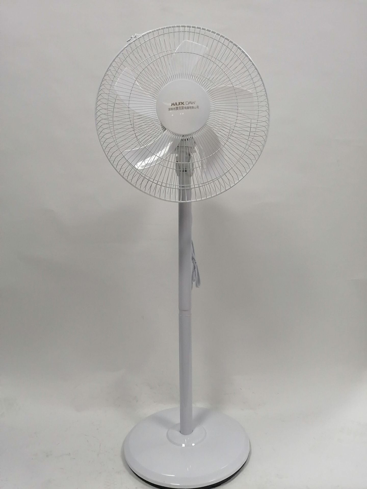 Factory direct supply of home high and low adjustable dormitory sectors standing two-purpose mute fan beauty electric fan alfamoba