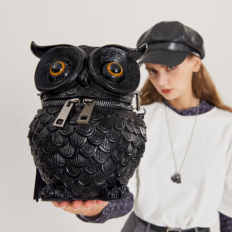 Embossed three-dimensional creative handbags punk simulation owl shoulder diagonal bag original animal flow Supor bag alfamoba