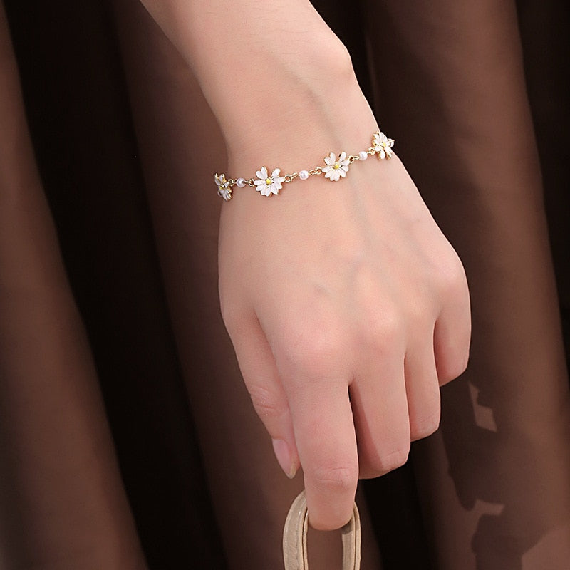 White Flowers Pearl Chrysanthemum Bracelets alfamoba